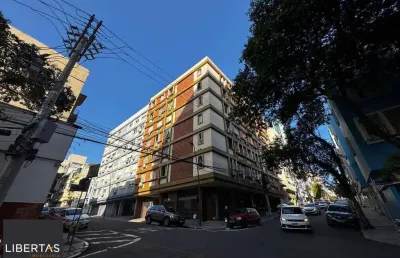Apartamento no centro histórico de porto alegre – 2 dormitórios e 2 banheiros, dependência e elevador.