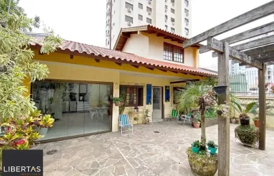 Casa térrea com edícula e salão de festas próximo ao iguatemi