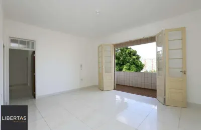 3 dormitórios com 94 privativos com sacada, sol leste, possui 1 vaga