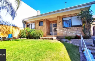 Casa com 4 quartos e 2 banheiros e  2 suites à venda, 153 m² por r$ 990.000