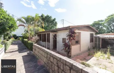 Casa térrea no residencial butui, possui 3 dormitórios, living espaçoso, cozinha funcional, banheiro social, área de serviço independente e pátio privativo