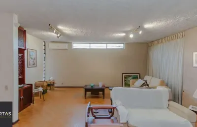 Casa com 3 dormitórios com 279.5m², no bairro três figueiras