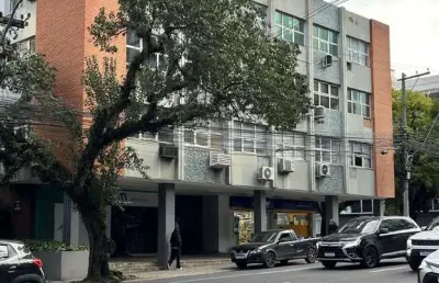 Sala comercial grande prédio com elevador no bairro rio branco em porto alegre