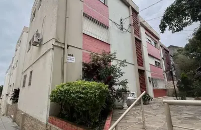 Apartamento reformado de dois quartos no bairro petrópolis em porto alegre