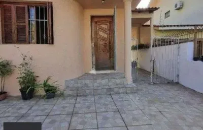 Casa com 2 quartos à venda na Rua Fagundes Varela, 237, Santo Antônio, Porto Alegre