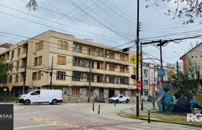 Apartamento a venda, 3 dormitórios reformado na joão alfredo.