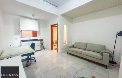 Apartamento de 1 dormitório, suíte ampla, semimobiliado, com pátio privativo no bairro mont serrat.