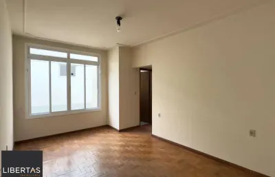 Apartamento 2 dormitórios com peças amplas no bairro praia de belas