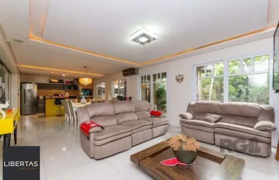 Vende exelente casa com 442m² , 4 dormitórios suíte, garagem para 4 carros