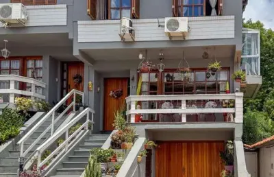 Casa em condomínio bairro tristeza, com 185m² privativos.