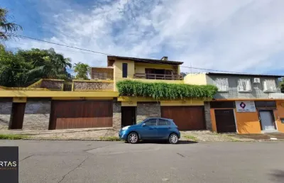 Casa de cinema no bairro glória com toda infraestrutura, ensolarada e bem ventilada, piscina, quiosque, 4 garagens