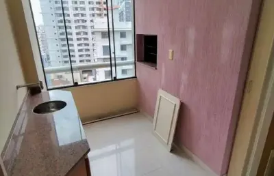 Vende apartamento 3 quartos, andar alto, sacada e gragem na cidade baixa.