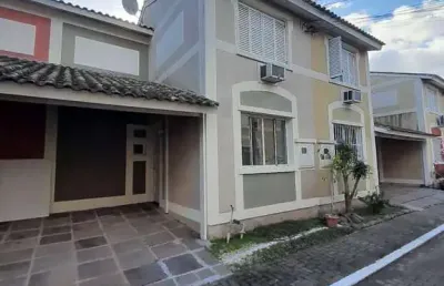 Casa em condomínio com 3 dormitórios, banheira, churrasqueira e 2 vagas