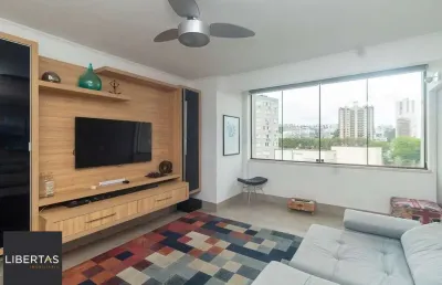 Apartamento mobiliado com 76m², 2 dormitórios e sol da manhã no bairro floresta