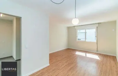 Apartamento reformado com 2 dormitórios e 1 vaga coberta - mont serrat