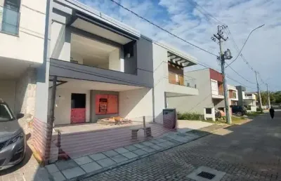 Casa em condomínio fechado pateo verde, 3 suítes sendo 1 master com sacada e 2 vagas de garagem