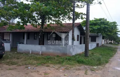 Duas casas no mesmo terreno no bairro praia grande em sf