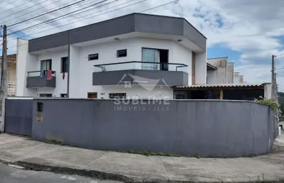 Sobrado geminado de esquina no bairro costa e silva com suíte