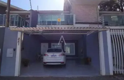 Sobrado a venda com 3 suítes no bairro pioneiros catarinenses por r$ 850.000,00