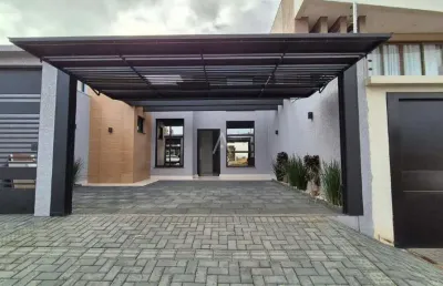 Casa à venda com 1 suíte e 2 quartos, localizada no bairro tropical iii, em cascavel - pr., por r$ 620.000,00