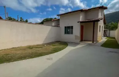 Casa com 2 dormitórios à venda, 240m² por r$ 450.000 - itaocaia valley (itaipuaç