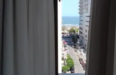 Studio com vista lateral para a praia – próximo ao canal 3, santos/sp