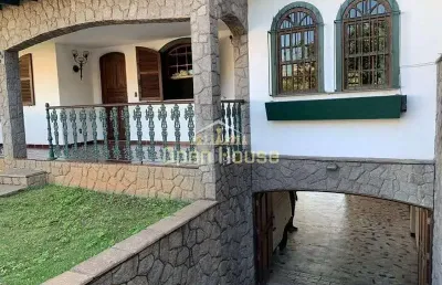 Encontre seu refúgio de luxo em volta redonda: casa exclusiva no coração do laranjal!