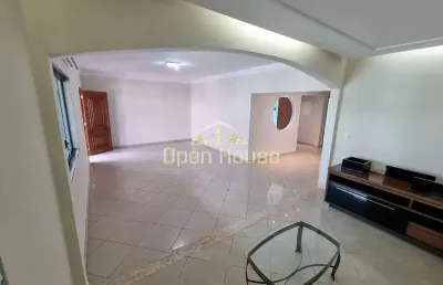 Descubra a casa dos sonhos: 3 quartos, 2 suítes e churrasqueira - imperdível!