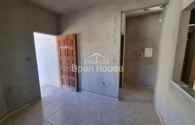 Casa confortável no bairro roma, volta redonda - 2 quartos, garagem ampla e potencial de expansão!