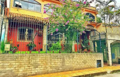 Casa com amplo espaço e versatilidade: 4 quartos, terraço e quintal - ideal para viver bem!