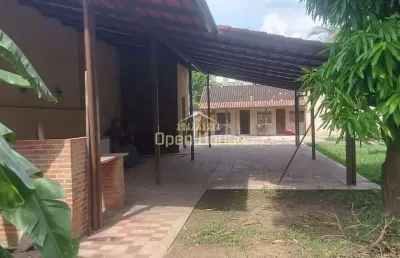 Chácara dos sonhos com 1650m²: seu refúgio de tranquilidade e lazer!