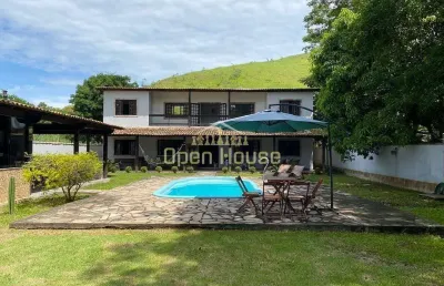 Chácara mobiliada com piscina, 04 suítes, área gourmet excepcional em um terreno de 1000 m² em pinh