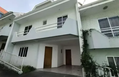 Sobrado em condomínio para venda em curitiba, xaxim, 3 dormitórios, 1 suíte, 2 banheiros, 1 vaga