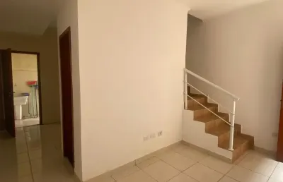 Sobrado em condomínio 2 dormitórios no bairro tude bastos- praia grande-sp