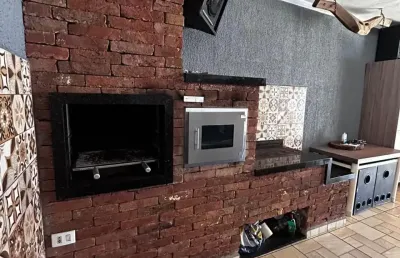 Excelente casa térrea em localização estratégica, próxima de  escolas, mercados, comércios e avenidas !