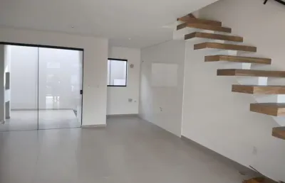 Lindo sobrado geminado com 3 quartos sendo 1 suíte a venda no iririu só 445 mil