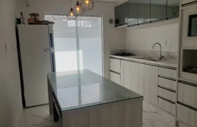 Geminado semi mobiliado com 2 quartos no bairro vila nova só 390 mil