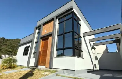 Casa com 3 quartos à venda na rua leoni pamplona, 241, bela vista, palhoça por r$ 740.000
