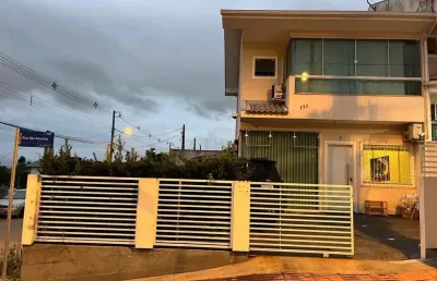 Casa com 2 quartos à venda na avenida valdemar schmidt, 0988, forquilhas, são josé por r$ 750.000