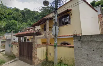Casa duplex para venda - centro - japeri - rio de janeiro com 72m2 construída e 90m2 área total.