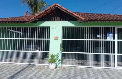 Seu novo lar te espera em praia grande/maracanã!
 casa de condomínio, bem localizada e com tudo que sua família merece!