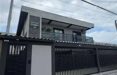 Seu novo lar te espera em praia grande/maracanã!
sobrado de condomínio, bem localizada e com tudo que sua família merece!