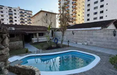 Casa para locação com 3 dormitórios (1 suite) piscina e edicula– praia grande/sp
 bairro tupi | ref.: jad11075

 r$ 5.500,00 (pacote: aluguel + iptu + manutenção da piscina inclusos)
⏳ apenas 5 minuto