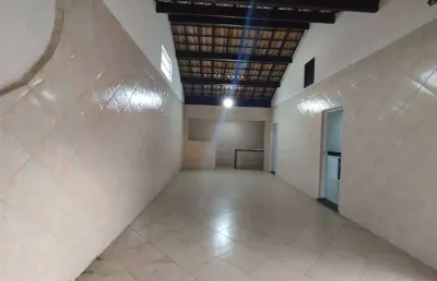 Casa térrea com edícula – 2 dormitórios (1 suíte com closet) em praia grande – balneário maracanã
 apenas 150 metros da praia | garagem para 2 carros

 r$ 750.000,00 – aceita financiamento bancário ja