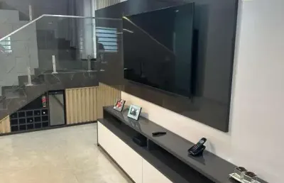 Sobrado com fino acabamento com 228m² com 3 dormitórios, 1 suite, 5 vagas e piscina à venda, parque flamengo, guarulhos, sp
