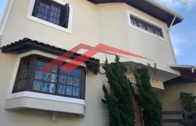 Sobrado à venda na vila galvão - 420 m² - 4 dormitórios - 2 suítes - churrasqueira - piscina - 5 vagas ou mais.