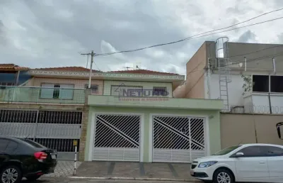 Sobrado espaçoso na vila medeiros com 03 dorms, 01 suite, sala 02 ambientes, 02 vagas, ótimo local.