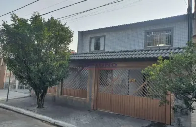 Casa térrea com 3 dormitórios, 4 vagas e quintal, à venda no parque edu chaves