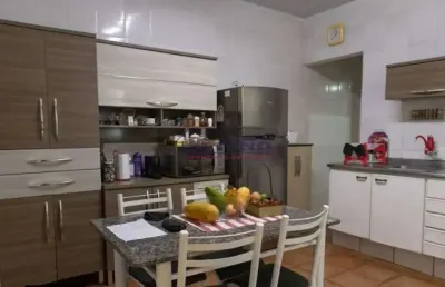 Ótima casa  na vila gustavo  com 2 dorms, sala, cozinha, 01 vaga, em ótima  localização.