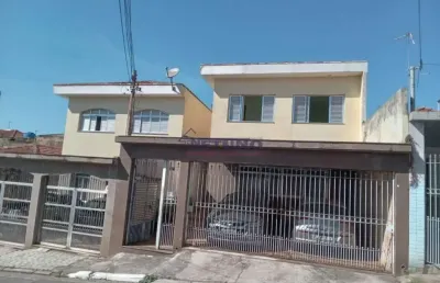 Sobrado espaçoso na vila medeiros com 03 dorms, sala espaçosa, 02 wcs, 03 vagas+ 02 casas nos fundos
